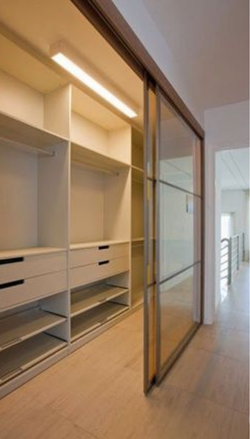 Линейная гардеробная комната с дверями купе Салават
