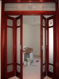 Дверь гармошка с декоративными стеклянными вставками Салават
